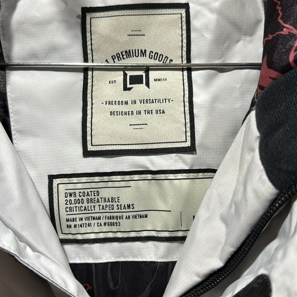 L1 Outerwear- Snowboard Jacket “Snowblind” in Ghost color - Picture 6 of 10